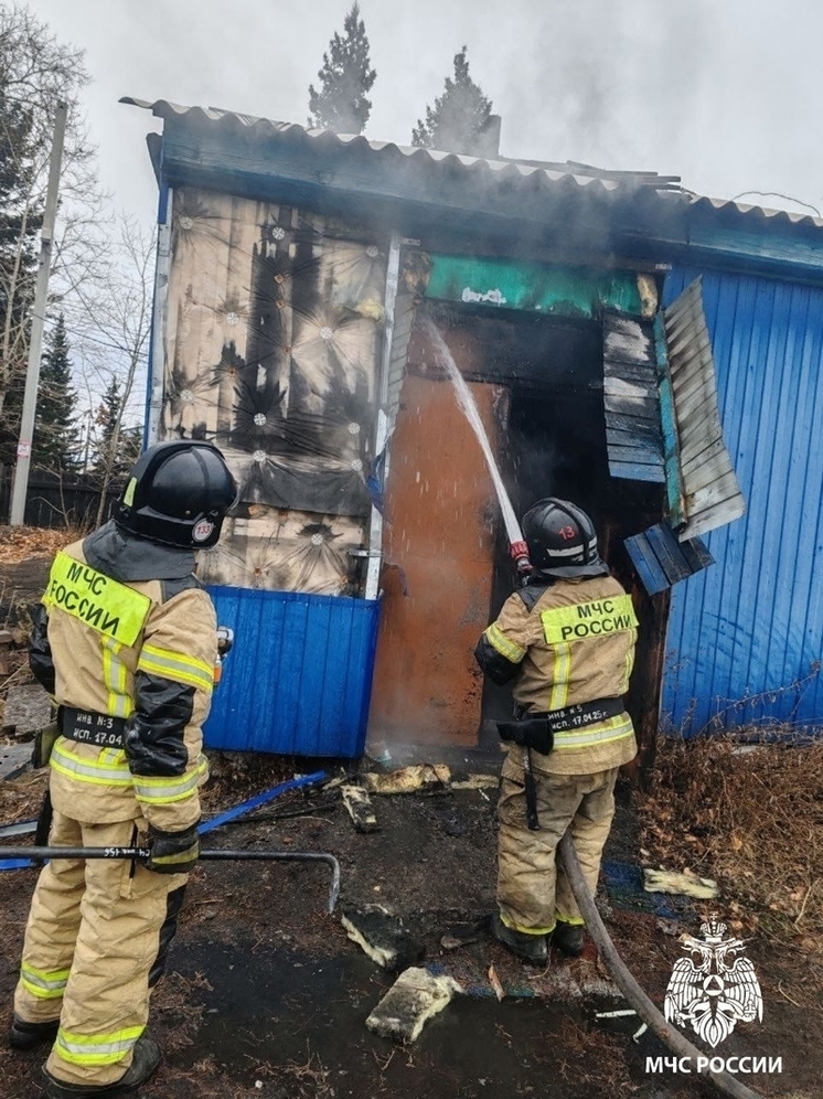 В Туве сотрудники МЧС предотвратили крупный пожар в сельском магазине