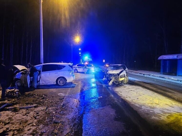 Водитель Lexus врезался во встречную иномарку на трассе под Томском