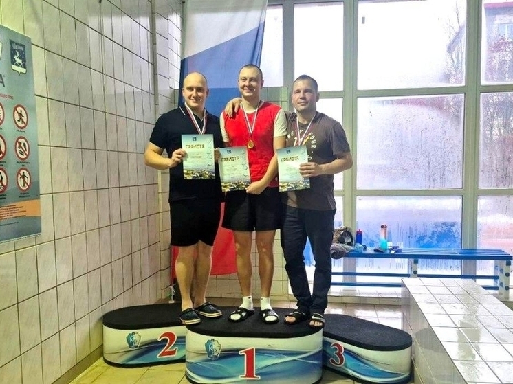 Сотрудники УФСИН взяли золото и бронзу на турнире по плаванию в Мурмашах