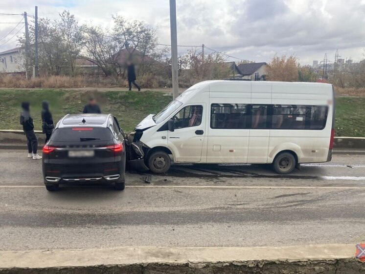 Двое пассажиров «Газели» пострадали в ДТП с иномаркой в Волгограде