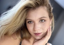 Александра Игнатова-Трусова ответила на вопросы поклонников о пропавшей чихуахуа Тине. Собака никуда не исчезала — она здорова и даже помогает заботиться о двухмесячном сыне Мише. После рождения ребёнка Трусова реже публиковала фото с питомицей, вызвав беспокойство подписчиков. В своём телеграм-канале фигуристка поделилась снимками Тины и Миши, подчеркнув, что между ними установились тёплые отношения.