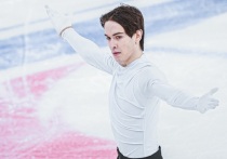 В Красноярске прошёл второй этап Гран-при России «Красноярье». Победу одержал Николай Угожаев, впервые в карьере исполнив на соревнованиях четверной риттбергер. Серебро завоевал Григорий Фёдоров, несмотря на усталость после предыдущего этапа. Бронзу взял Александр Мельников, впервые поднявшись на пьедестал Гран-при; его программа была посвящена эпохе Медичи. Четвёртым стал Андрей Мозалев, пятым — Дамир Черипка, шестым — Михаил Полянский. Следующий этап пройдёт в Казани.