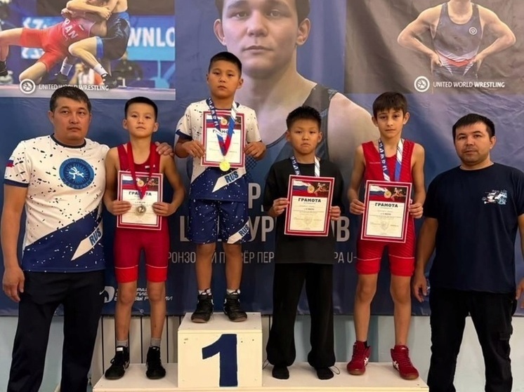 В Яшкульском районе прошел открытый районный турнир по греко-римской борьбе