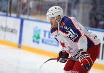 Минское «Динамо» победило ЦСКА в Минске со счётом 2:0, продлив победную серию до пяти матчей. Это седьмая подряд домашняя победа минчан над армейцами. Единственные шайбы забросили Илья Усов и Станислав Галиев. ЦСКА проиграл третий матч кряду.