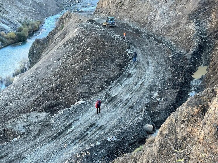 В Дагестане почти месяц заняла расчистка дороги в горном районе от оползня
