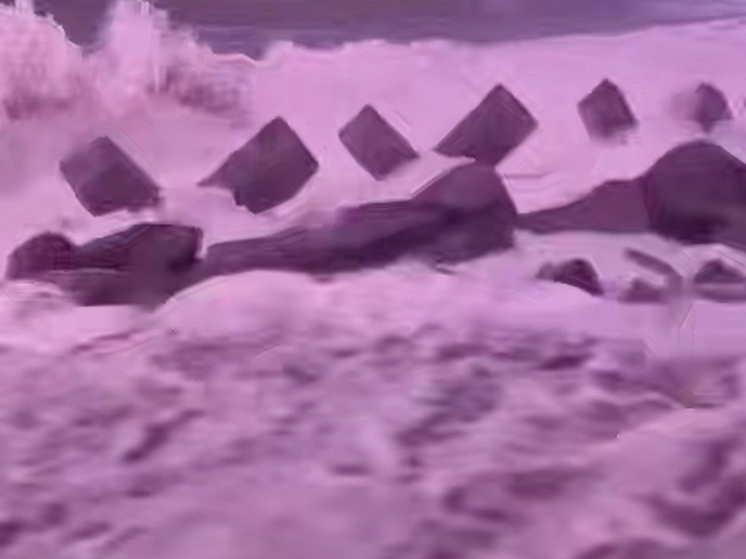 На Камчатке рыбаков едва не смыло «цунами» вместе с автомобилем