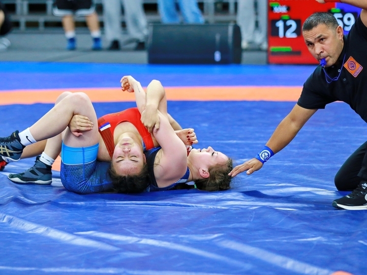 Хакасские борцы скрутили соперников в букву зю