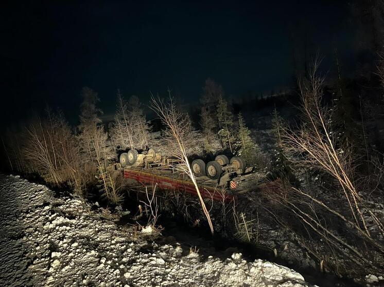 Камазист вылетел с трассы Коротчаево — Тазовский и попал в больницу