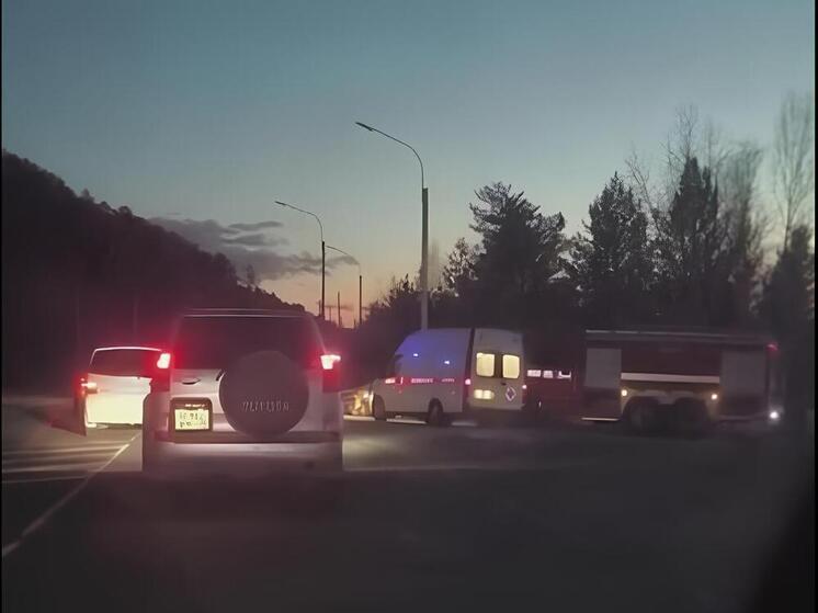 Три автомобиля столкнулись в Чите, есть пострадавшие