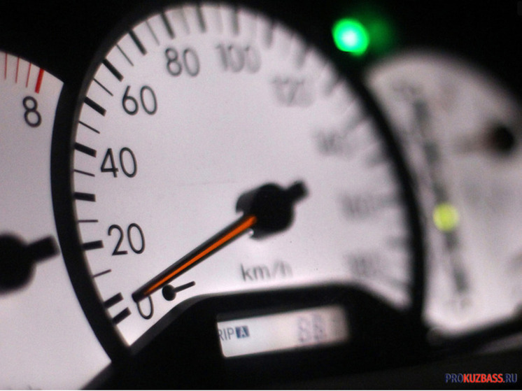 Два автомобиля столкнулись лоб в лоб в Кемерове