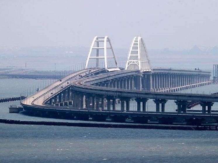 Водителей обязали заполнять анкету для въезда на Крымский мост