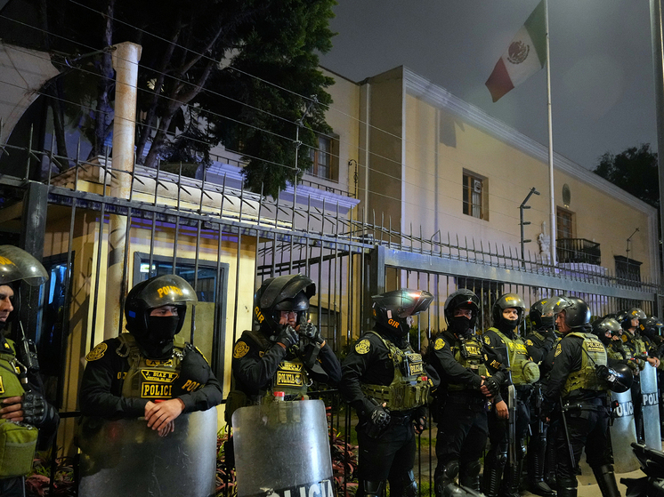 Две страны разорвали отношения из-за подавшейся в бега премьер-министра