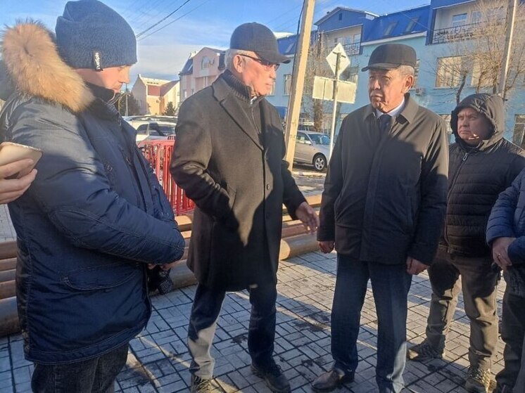 Жамсуев проверил ход работ на объектах в Забайкалье