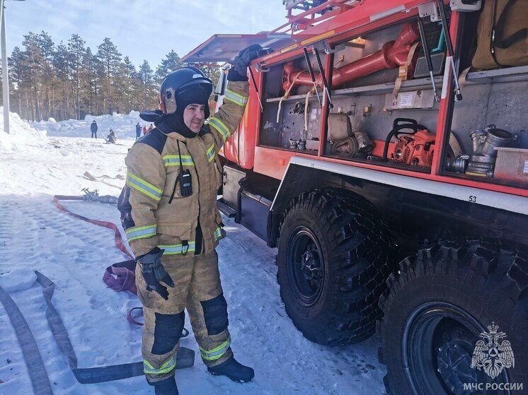 Пожарные Лабытнанги тушили пол в ванной жилой квартиры