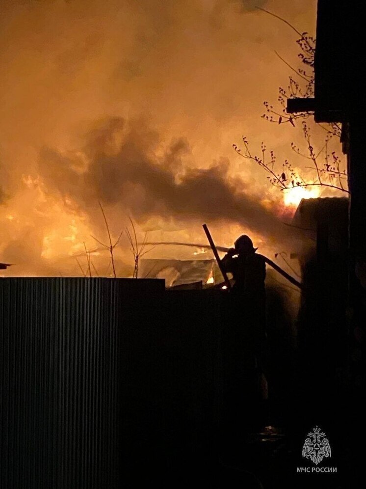 В южноуральском Симе за ночь сгорело сразу две бани