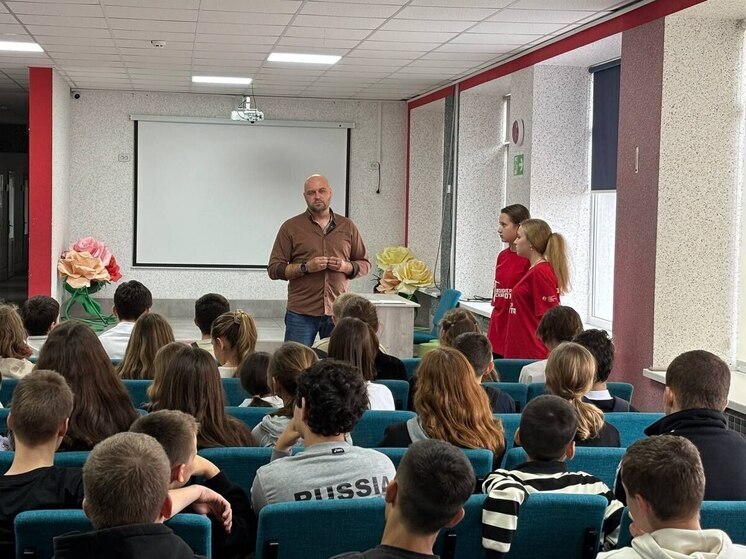 В школе Мелитополя прошёл урок мужества ко Дню народного единства