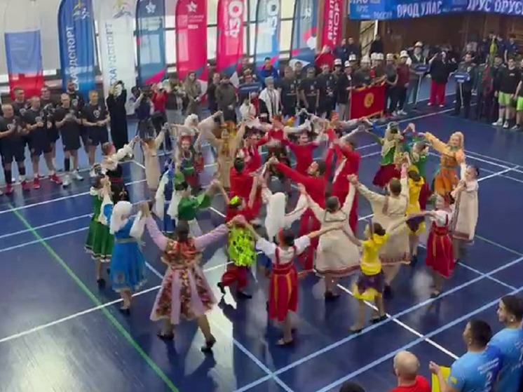 В Салехарде «Турнир дружбы» собрал рекордное количество волейбольных команд