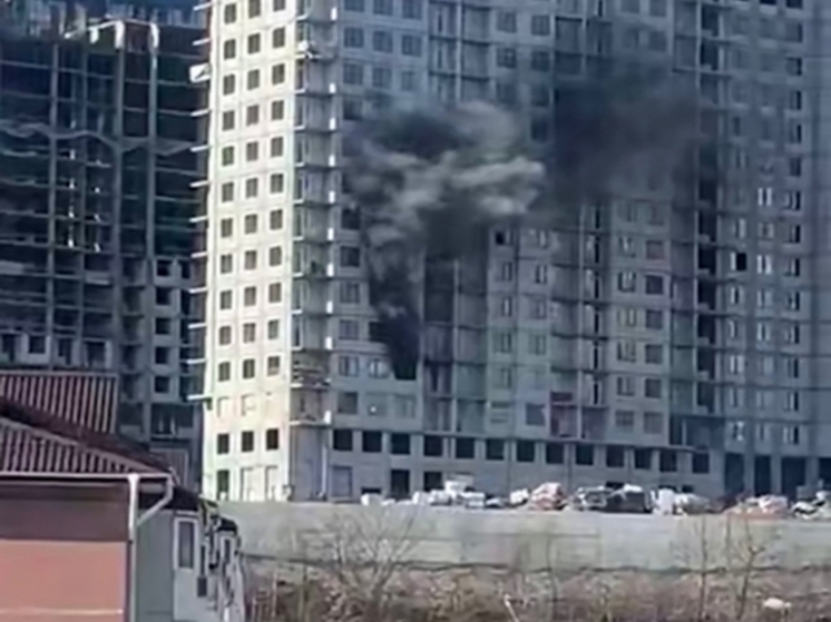 В строящемся доме во Владивостоке произошёл пожар