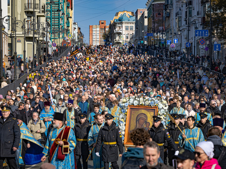 Под звон колоколов: как Владивосток отметил День народного единства