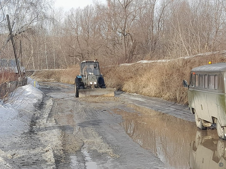 Из-за непогоды барнаульские дорожники перешли на круглосуточный режим работы