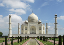 После феноменальной кражи драгоценностей в Лувре в сети стала популярна присказка: «Езжайте смотреть достопримечательности в Лувр в Абу-Даби, оттуда ничего не украдут»