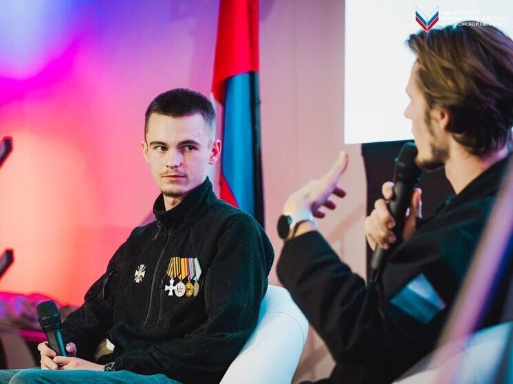 В Мелитополе состоялось мероприятие «Диалоги с Героями» ко Дню народного единства