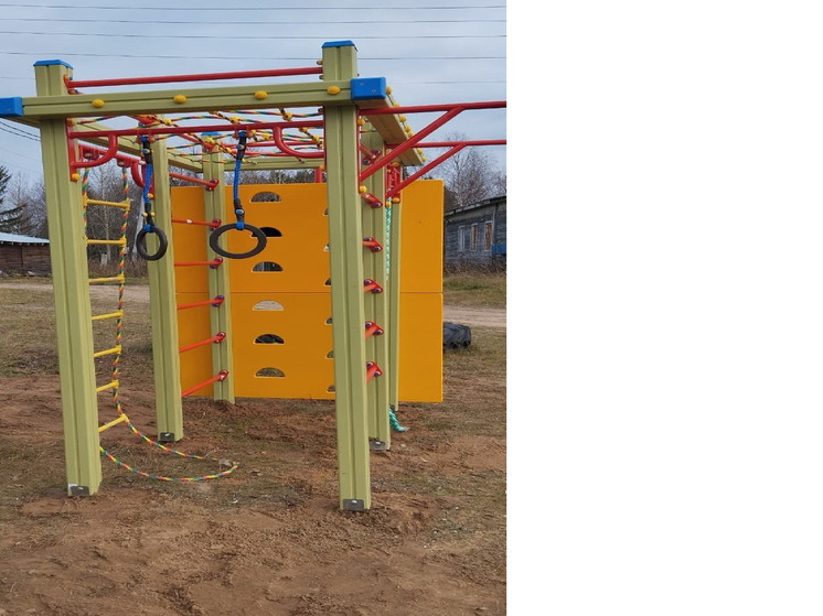 Участник СВО подарил детскую площадку родному посёлку