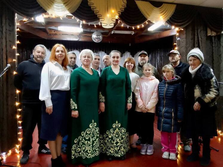 В Лазурненском ДК Скадовского муниципального округа прошел праздничный концерт «Россия объединяет всех»