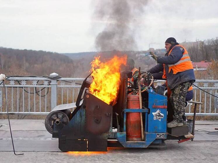 В Чебоксарах ремонт дорог и тротуаров продолжается даже в праздничные дни