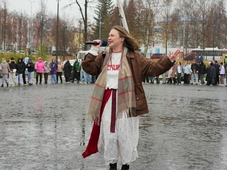 «Россия» на Спасской площади: кировчане объединились во флешмобе