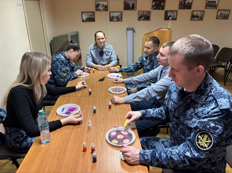 В УФСИН Чувашии сотрудники снимают стресс с помощью арт-терапии