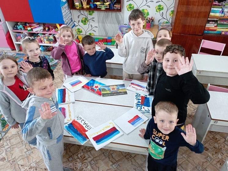 По случаю Дня народного единства юные ставропольцы и жители ЛНР провели онлайн-встречу