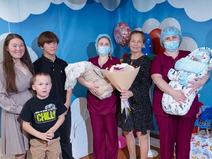 Семья тундровиков с рождением королевской двойни стала многодетной