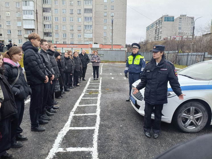 Мурманские студенты познакомились с работой полицейских