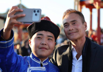 Американский актер, каскадер, кинорежиссер и мастер боевых искусств Марк Дакаскос побывал в Калмыкии — единственном буддийском регионе в Европе