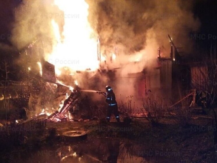 Сотрудники МЧС ликвидировали последствия 10 пожаров и 3 ДТП