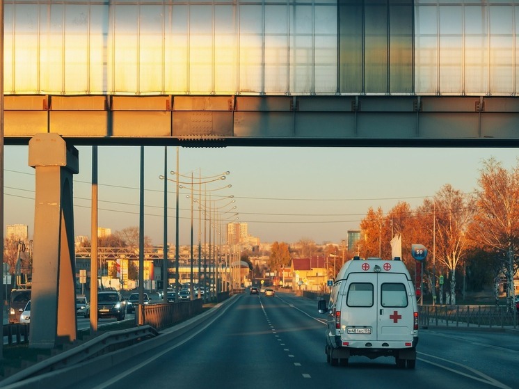 На юге Москвы в ДТП с каретой скорой помощи пострадал медик