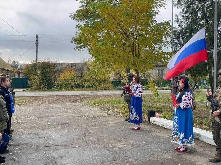 В Каменско-Днепровском округе прошла церемония поднятия флага ко Дню народного единства