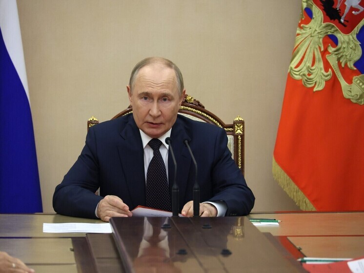 Путин поручил изменить условия арктической и дальневосточной ипотеки