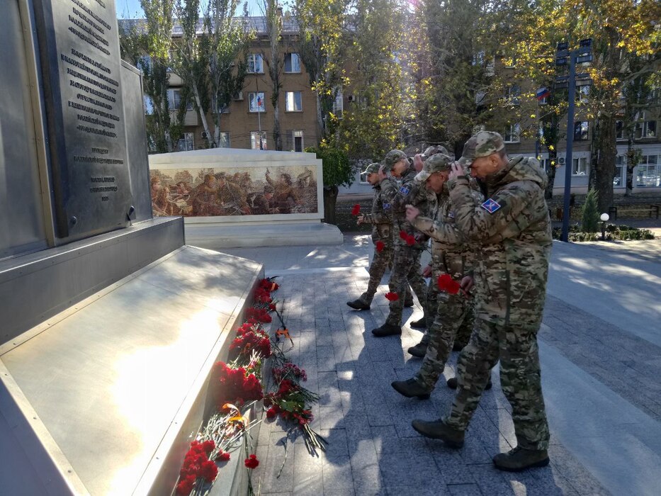 Бойцы добровольческого отряда посетили Мелитополь в День народного единства