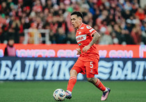 Эсекьель Барко — один из самых ценных игроков московского «Спартака». Его можно с уверенностью назвать одним из «четырех китов» команды наряду с Манфредом Угальде, Маркиньосом и Срджаном Бабичем. Летом, несмотря на многочисленные слухи об уходе, аргентинский полузащитник остался в клубе. Сейчас руководство «красно-белых» делает всё возможное, чтобы окончательно закрепить его в составе на долгосрочной основе. Однако последнее слово, как всегда, остаётся за самим футболистом.