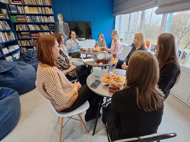 В Чудовской библиотеке открылся книжный клуб для подростков