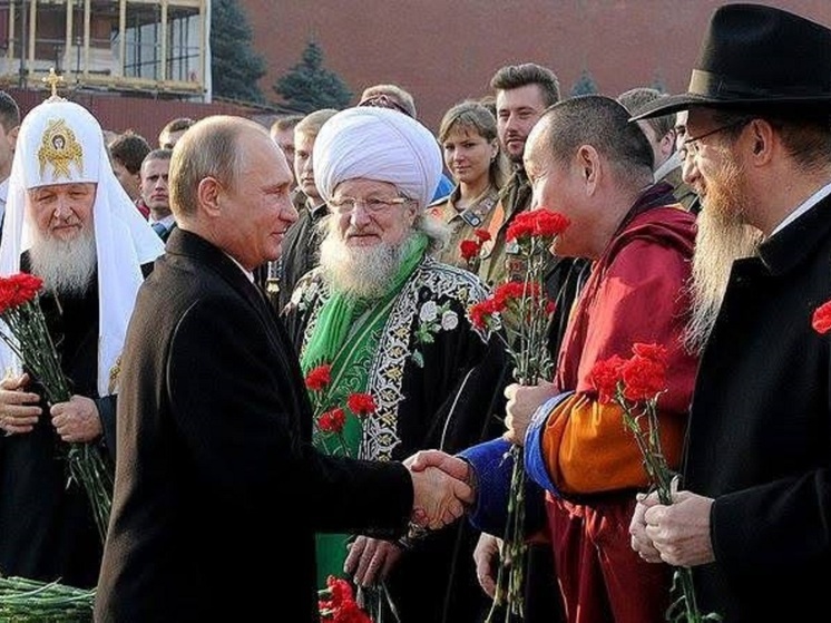 Глава российских буддистов принял участие в праздновании Дня народного единства в Москве