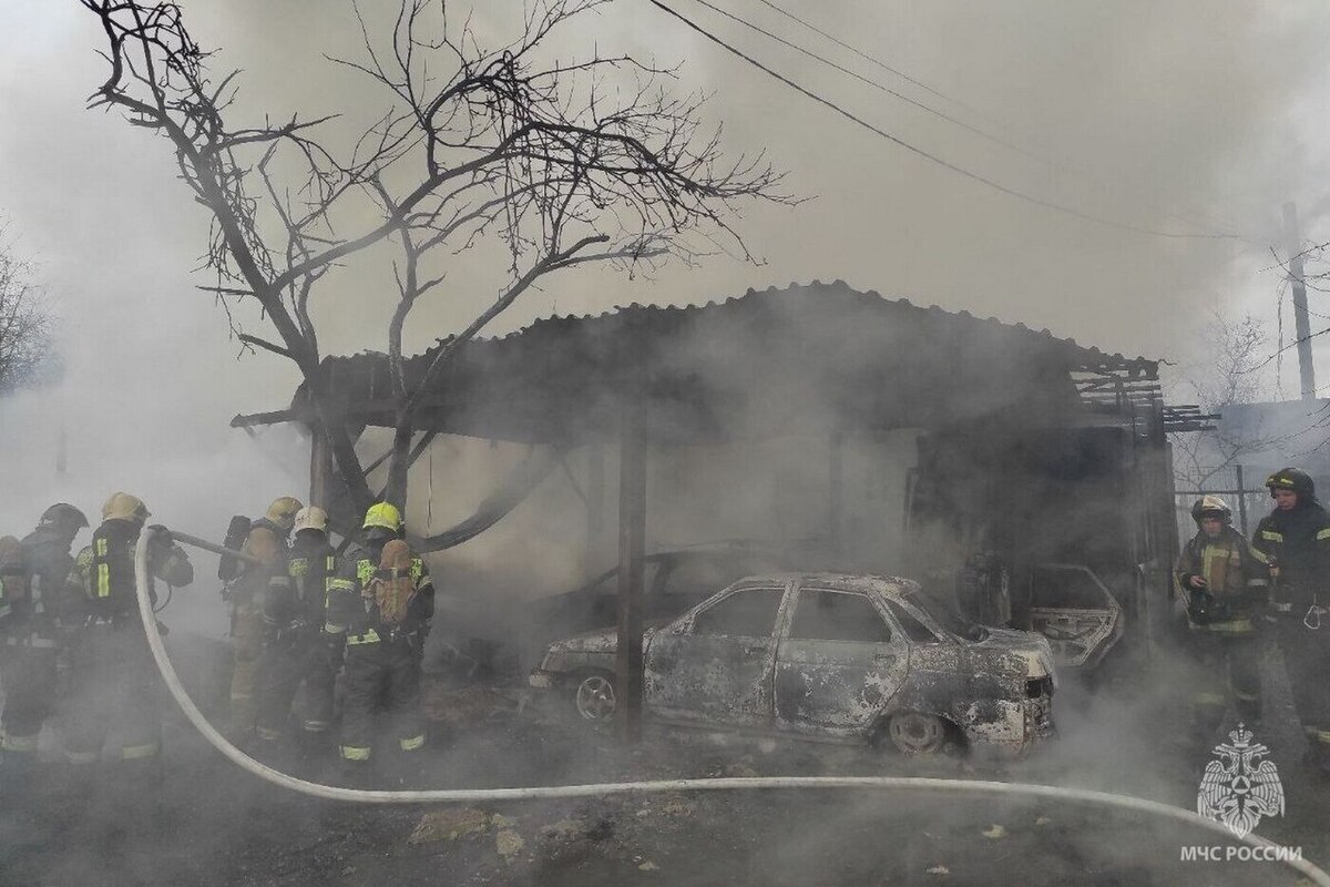 Мать и двое детей заживо сгорели в СНТ в Петербурге