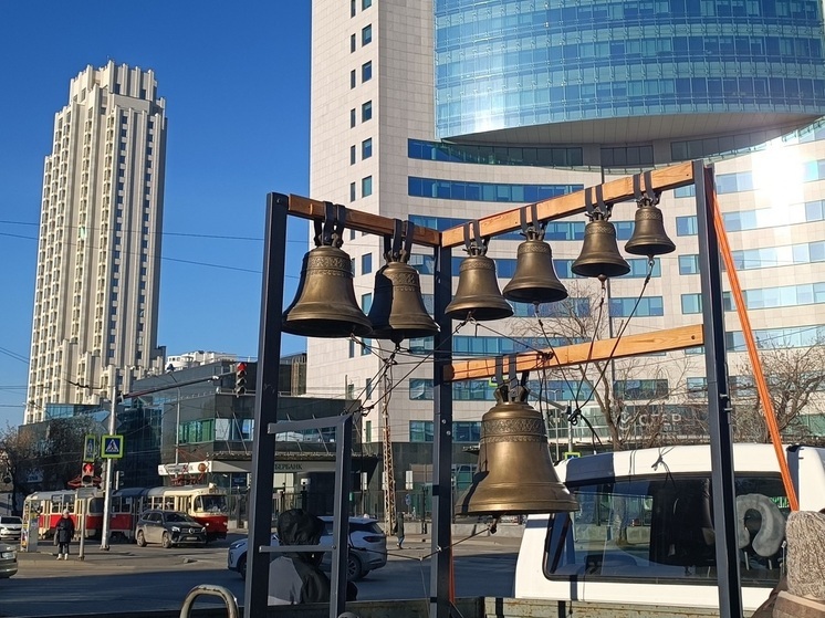 В Екатеринбурге прошел крестный ход в честь Казанской иконы Божией Матери