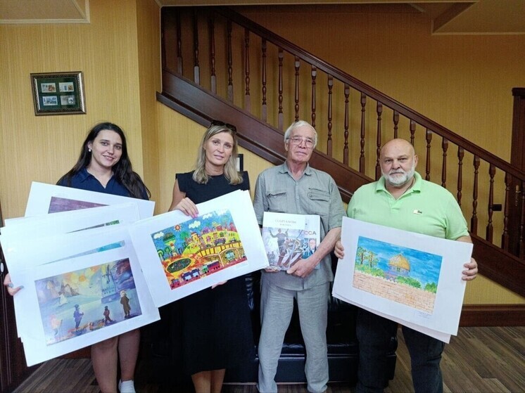 Краски единства: детские рисунки из разных регионов России в Донецке