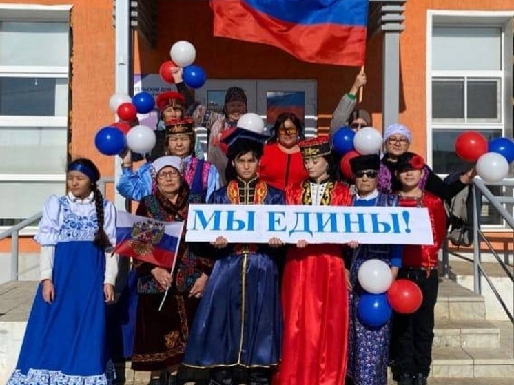 В Калмыкии ко Дню народного единства прошло праздничное шествие