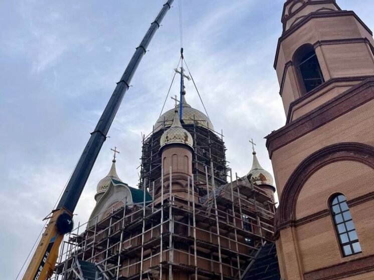 В Ливнах на строящийся собор установили купол