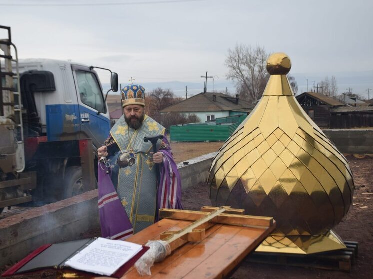В праздник Казанской иконы Божией Матери хакасский храм обрел купольный крест и главу