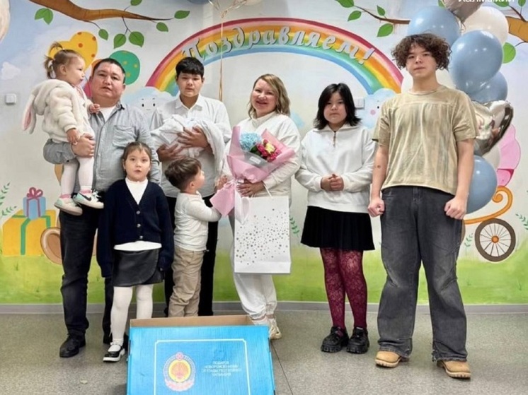 В многодетной семье Элисты родился седьмой ребенок